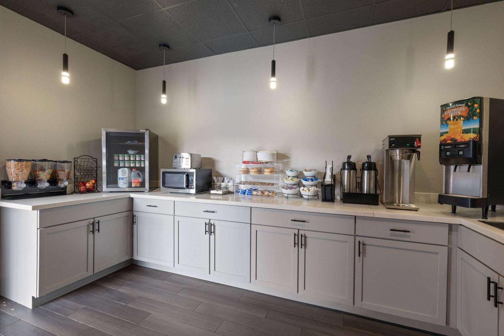 Ramada By Wyndham Studio Suites Dothan Eksteriør billede