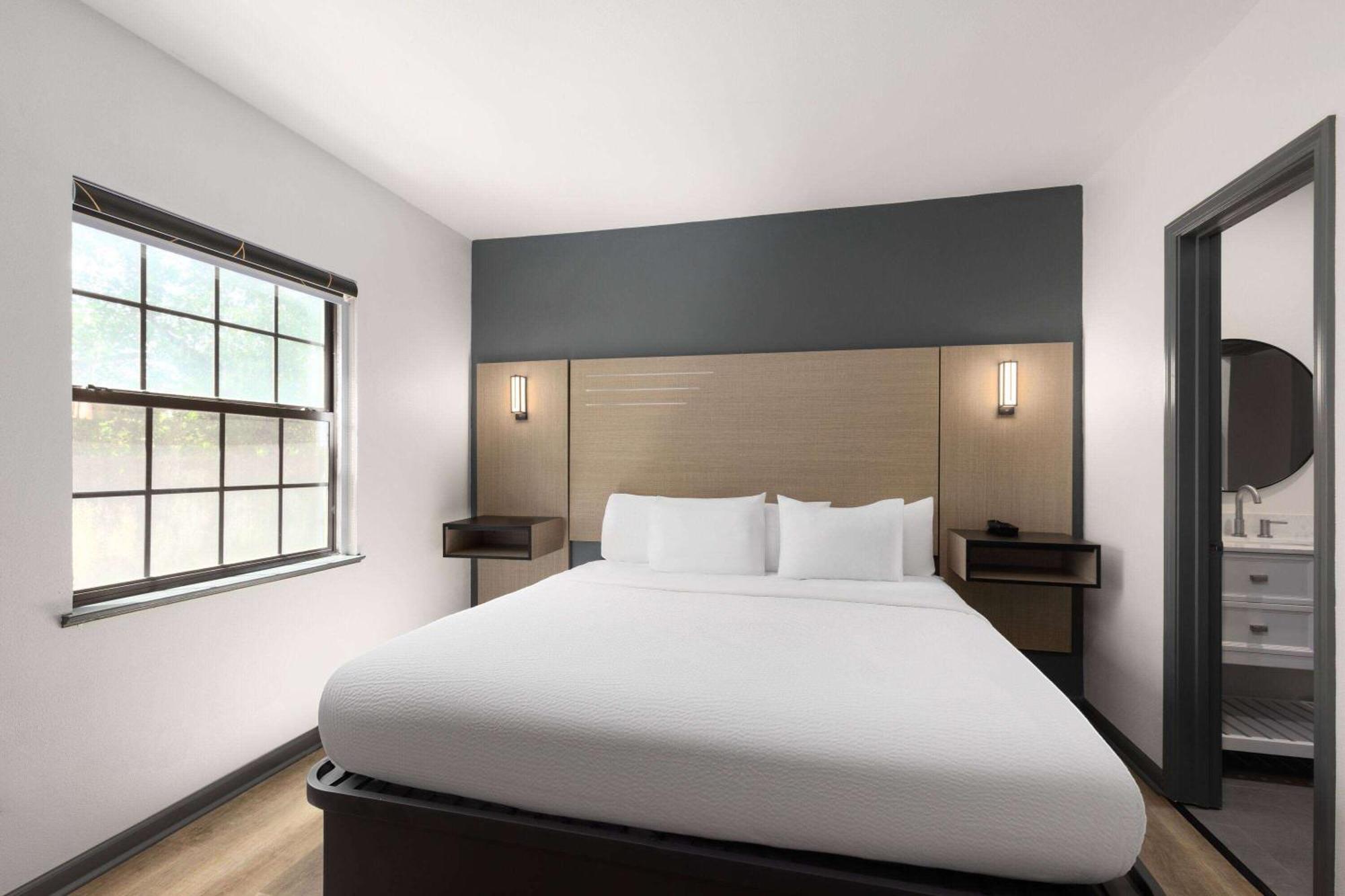 Ramada By Wyndham Studio Suites Dothan Eksteriør billede