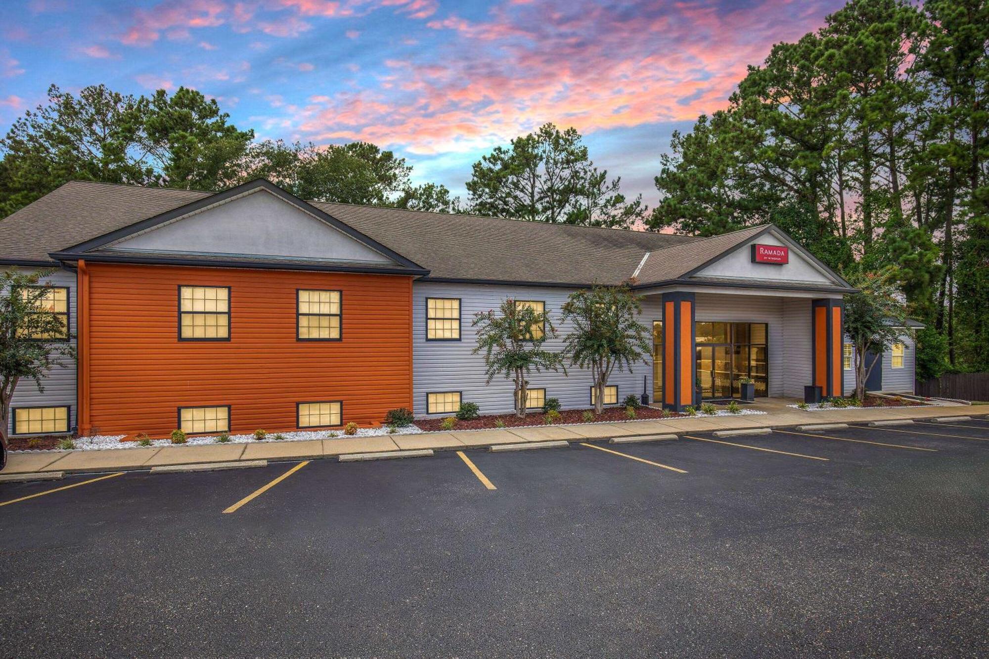 Ramada By Wyndham Studio Suites Dothan Eksteriør billede